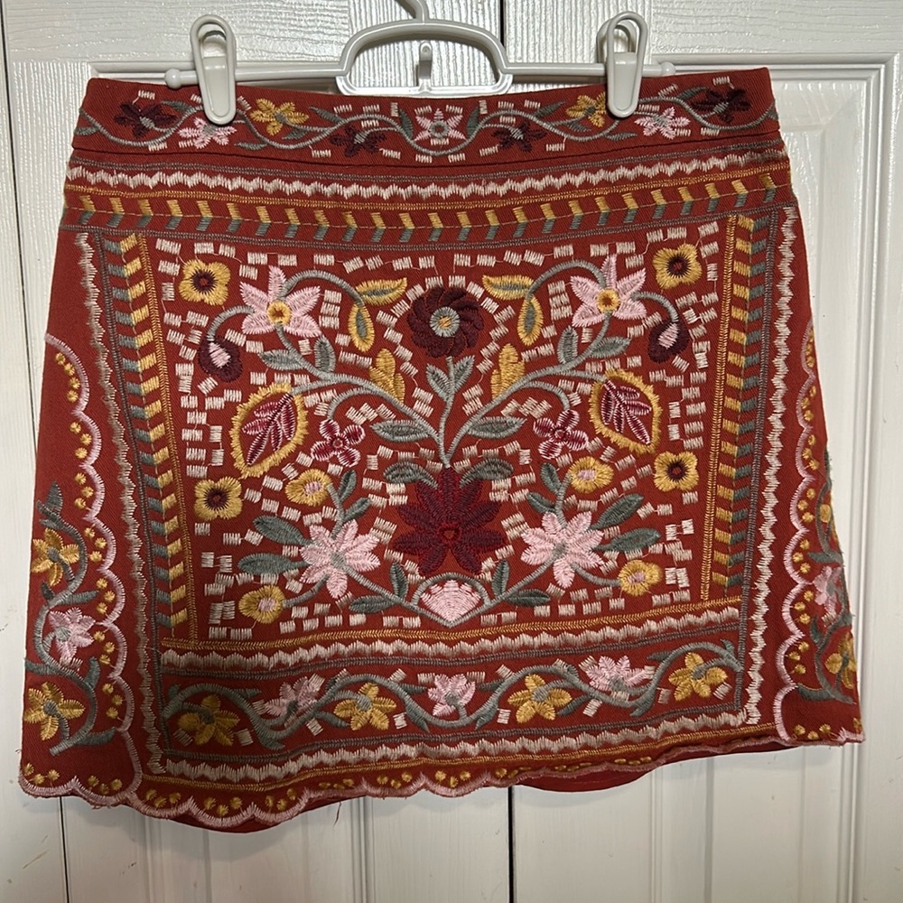 Embroidered mini skirt